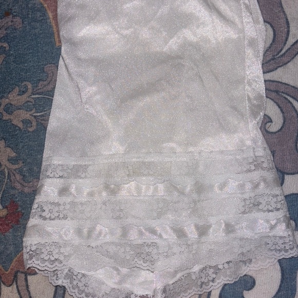 Vintage White Lace Bloomers - Picture 4 of 4